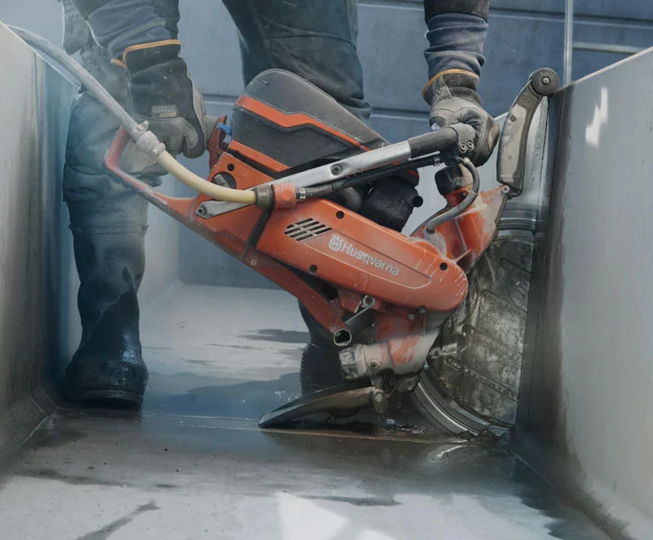 Beispielbild für Sägen & Schleifen: Husqvarna Trennjäger K970 im Einsatz